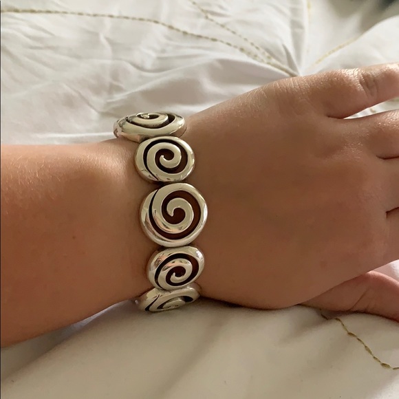 BRIGHTON VERTIGO HINGED BRACELET - Picture 7 of 8